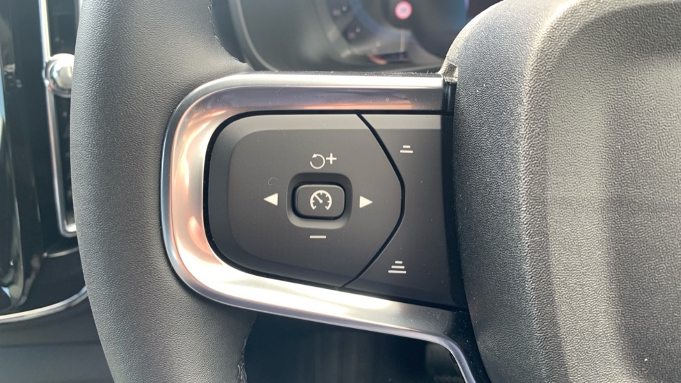 Used Volvo XC40 2024 for sale - 76856442: Photo 32