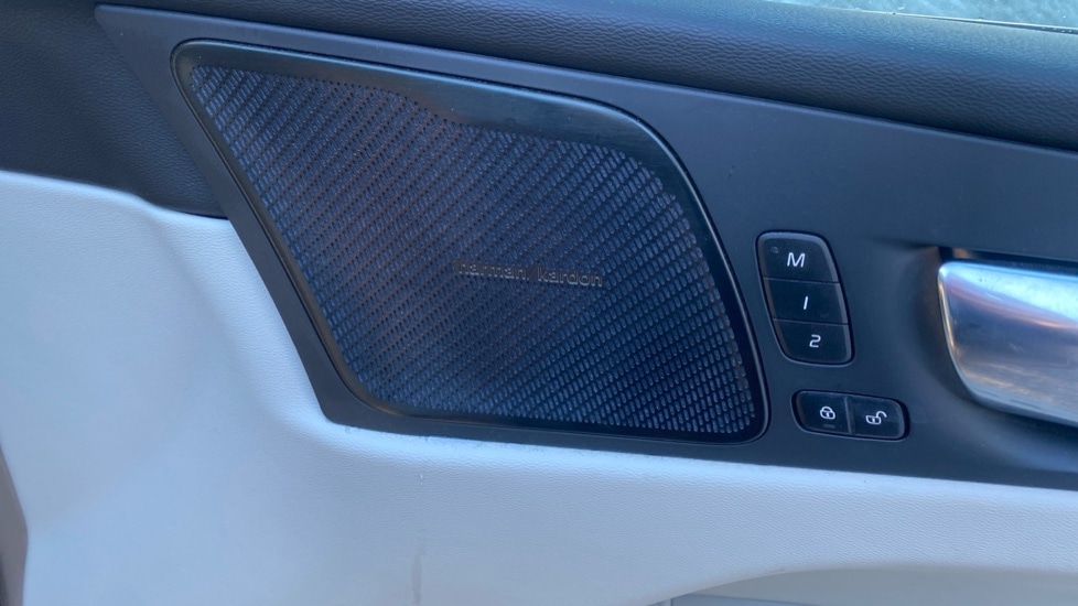 Used Volvo XC60 2023 for sale - 77256322: Photo 17