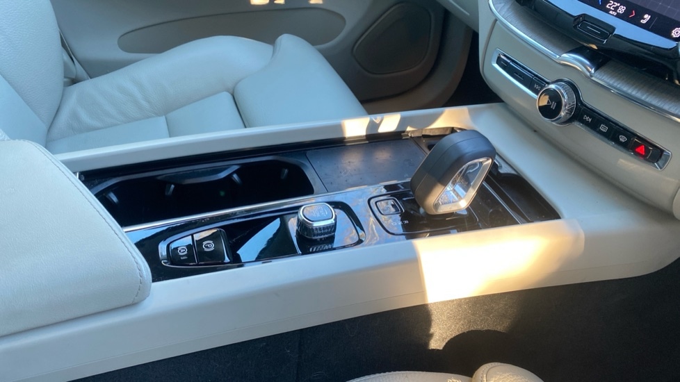 Used Volvo XC60 2023 for sale - 77256322: Photo 25