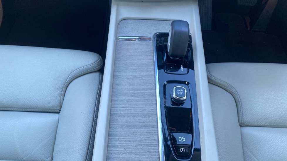 Used Volvo XC60 2023 for sale - 77256322: Photo 36