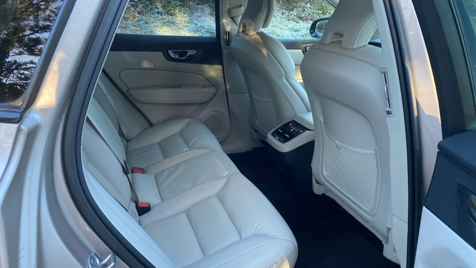 Used Volvo XC60 2023 for sale - 77256322: Photo 6