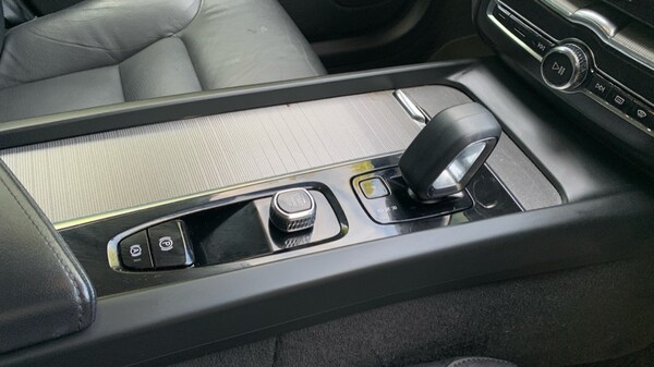 Used Volvo XC60 2022 for sale - 76229171: Photo 37