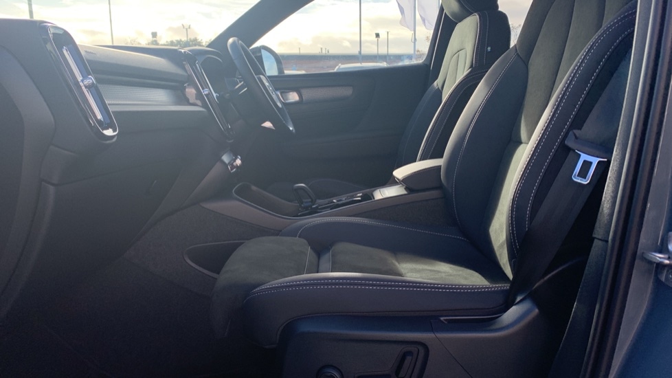 Used Volvo XC40 2023 for sale - 76404673: Photo 24