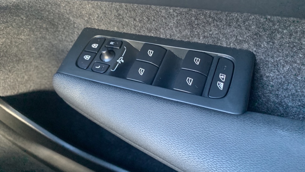 Used Volvo XC40 2023 for sale - 76404673: Photo 25