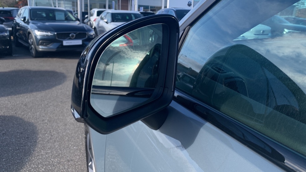 Used Volvo XC40 2023 for sale - 76404673: Photo 34