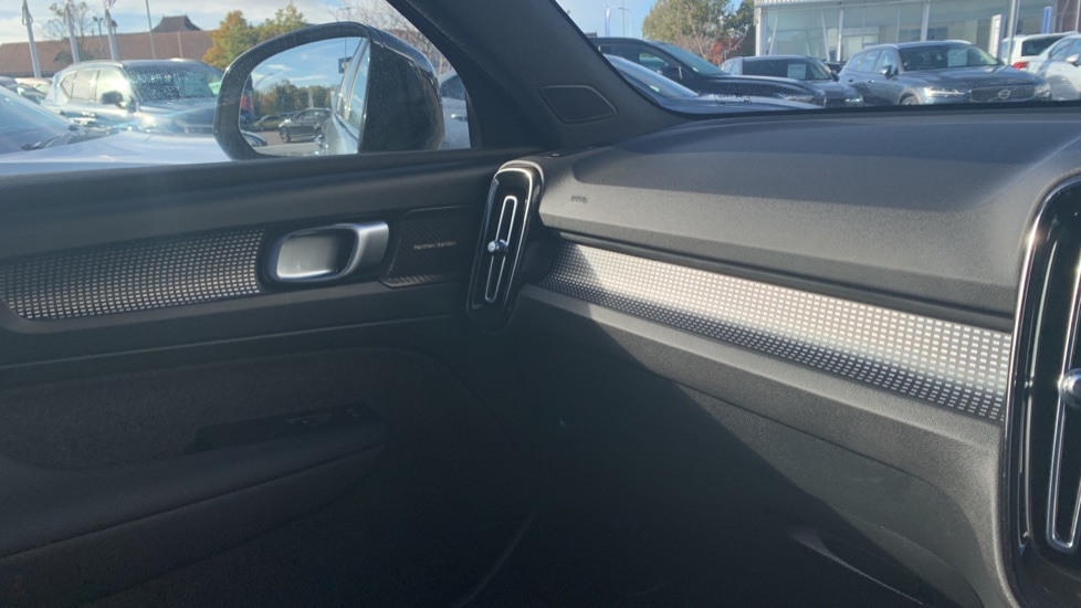 Used Volvo XC40 2023 for sale - 76404673: Photo 40