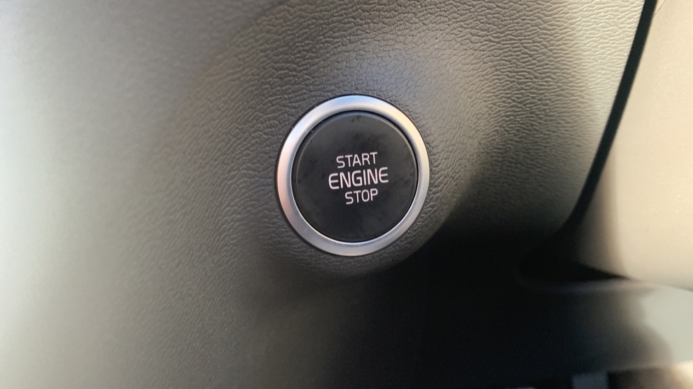 Used Volvo XC40 2023 for sale - 76404673: Photo 43