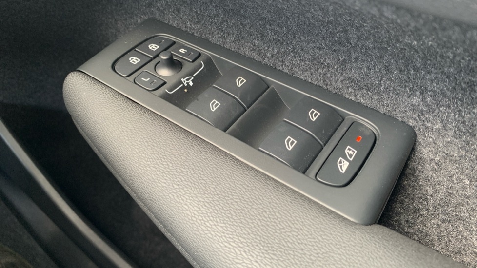 Used Volvo XC40 2024 for sale - 76664547: Photo 45