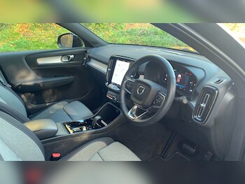 Used Volvo XC40 2023 for sale - 76434820: Photo