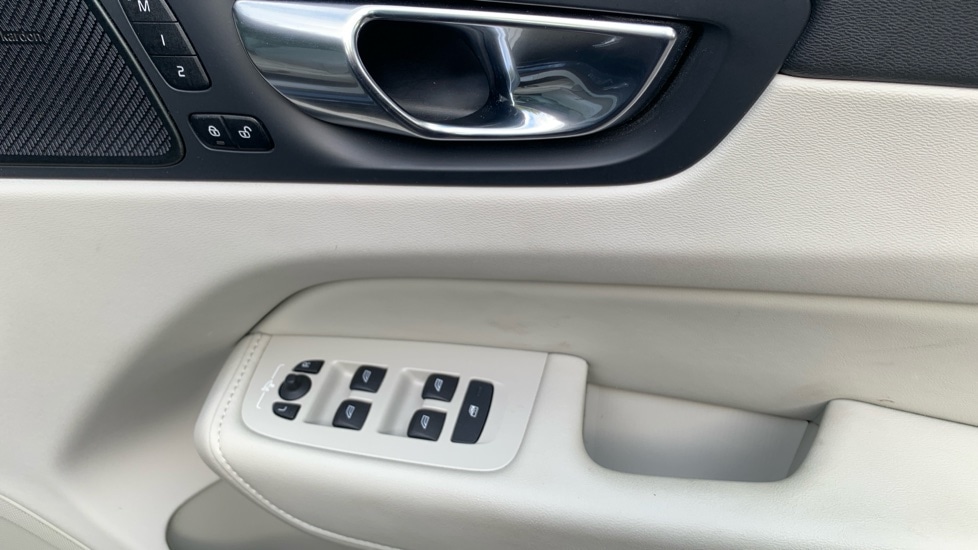 Used Volvo XC60 2021 for sale - 76796196: Photo 30