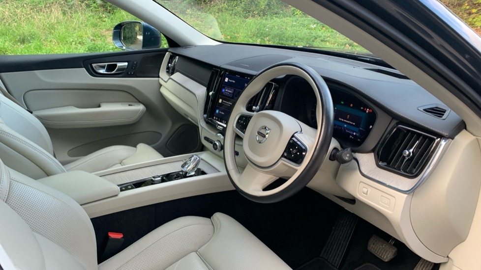 Used Volvo XC60 2021 for sale - 76796196: Photo 4