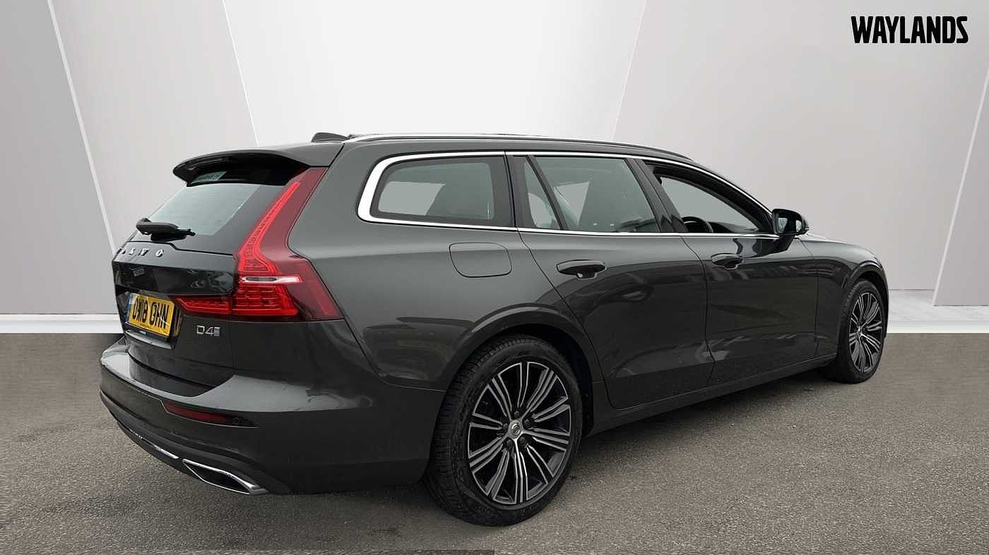 Used Volvo V60 2018 for sale - 77979062: Photo 4