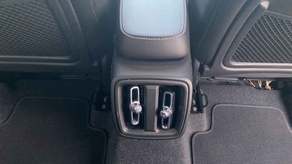 Used Volvo XC40 2023 for sale - 78206710: Photo 34