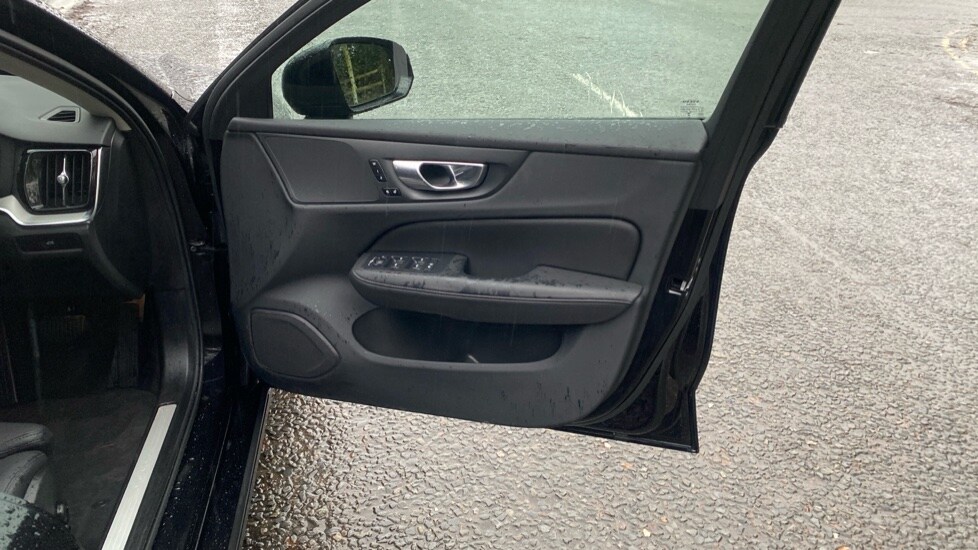 Used Volvo V60 2023 for sale - 77360547: Photo 25