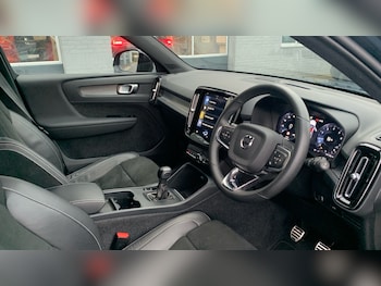 Used Volvo XC40 2021 for sale - 76971273: Photo