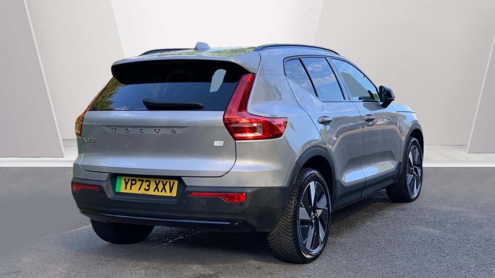 Used Volvo XC40 2023 for sale - 75967007: Photo 2