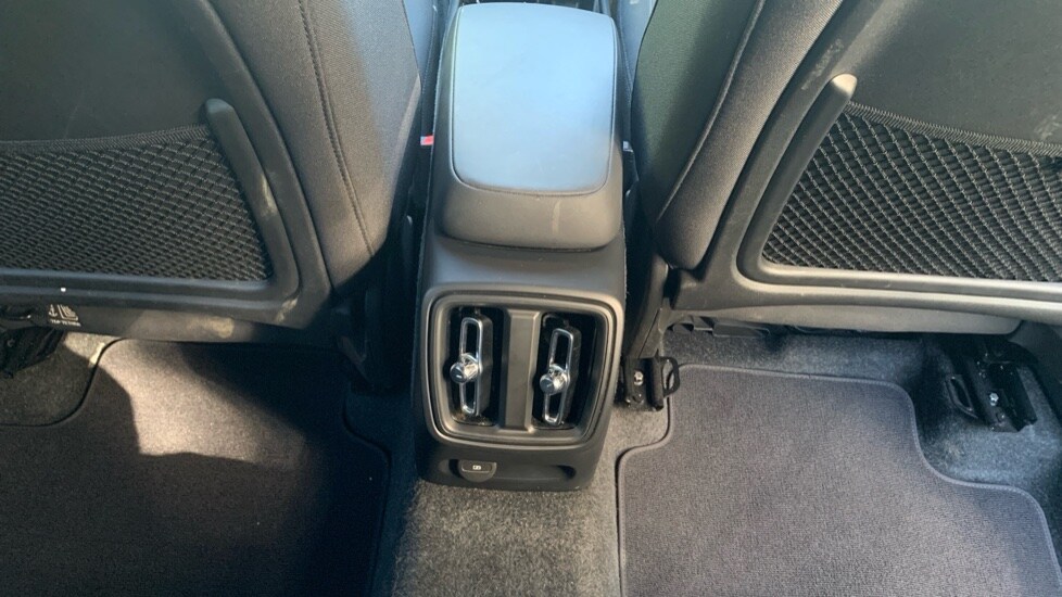 Used Volvo XC40 2023 for sale - 75967007: Photo 24