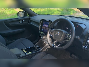 Used Volvo XC40 2023 for sale - 75967007: Photo