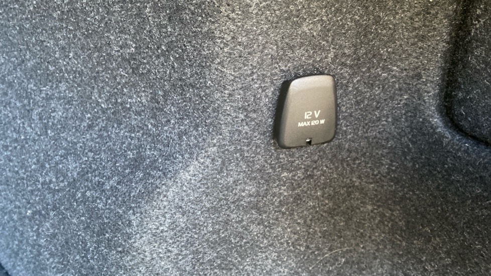 Used Volvo XC40 2025 for sale - 77890039: Photo 15