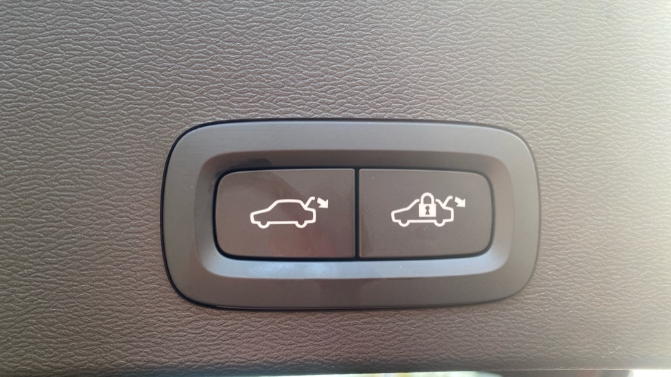 Used Volvo XC40 2025 for sale - 77890039: Photo 18