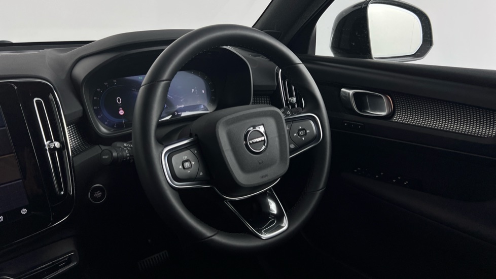 Used Volvo XC40 2024 for sale - 76834791: Photo 42