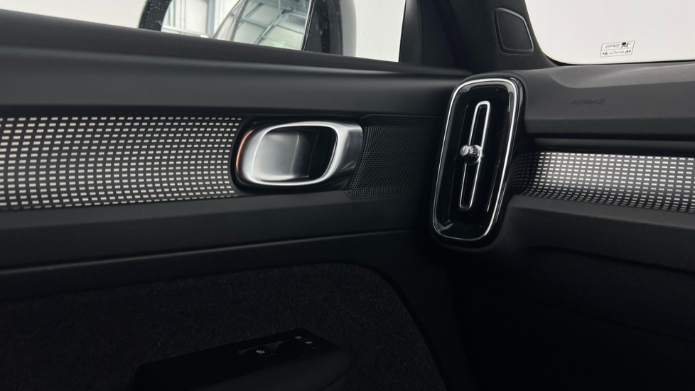 Used Volvo XC40 2024 for sale - 76834791: Photo 45