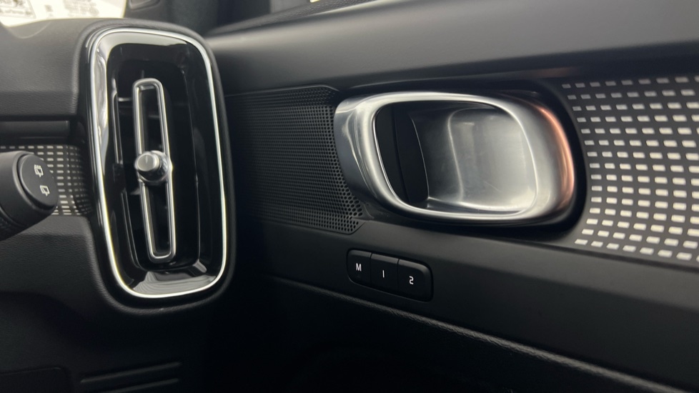 Used Volvo XC40 2024 for sale - 76834791: Photo 47