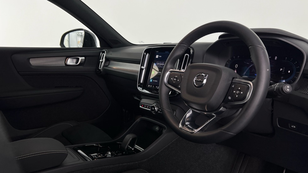 Used Volvo XC40 2024 for sale - 76834791: Photo 5