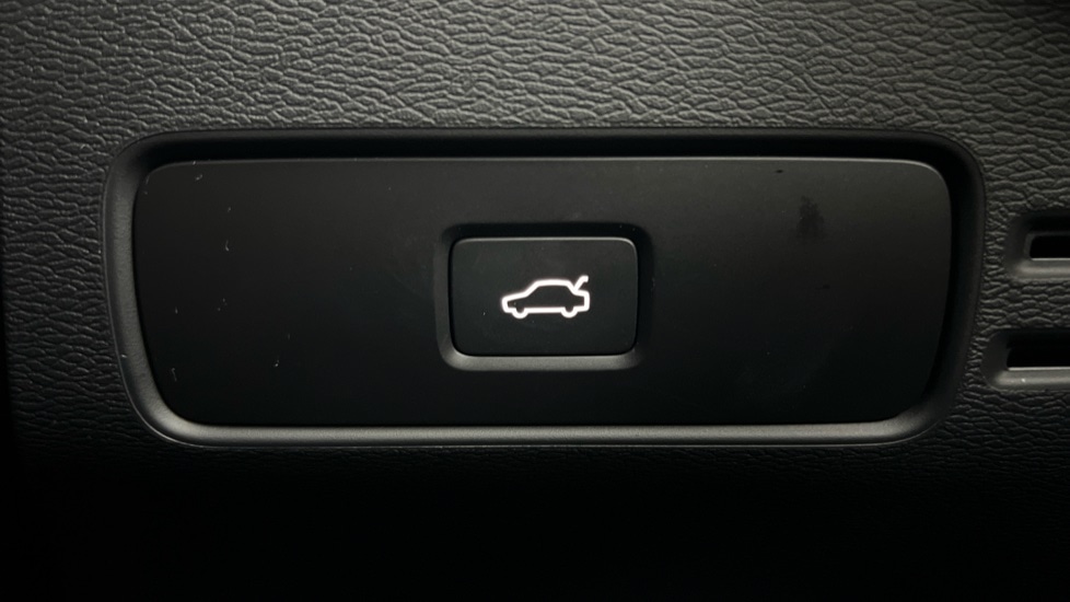 Used Volvo XC40 2024 for sale - 76834791: Photo 50