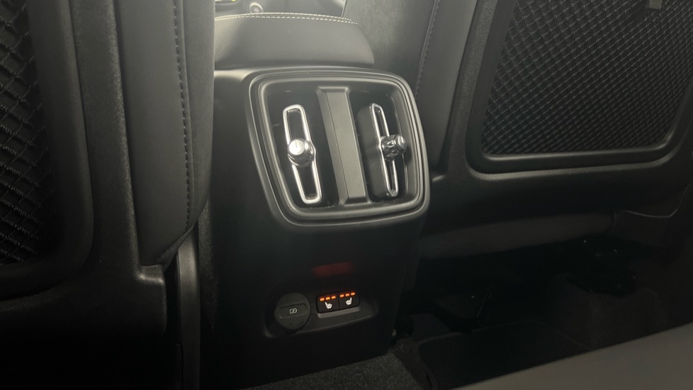 Used Volvo XC40 2024 for sale - 76834791: Photo 59