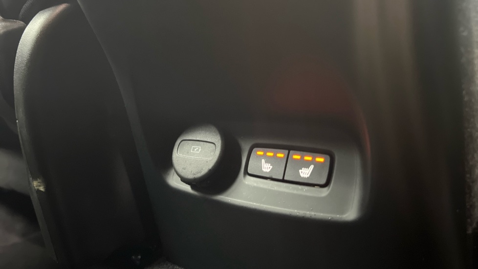 Used Volvo XC40 2024 for sale - 76834791: Photo 60