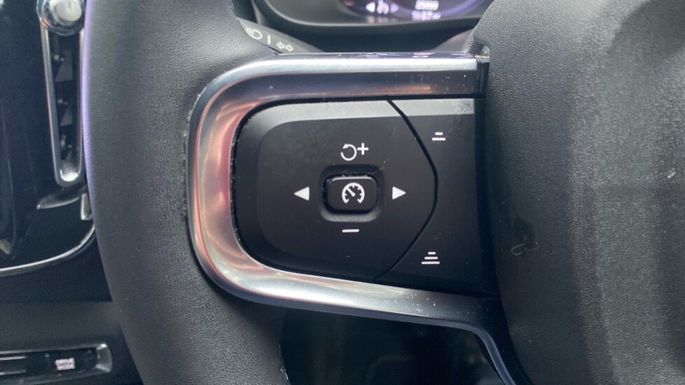 Used Volvo XC40 2023 for sale - 77210256: Photo 39