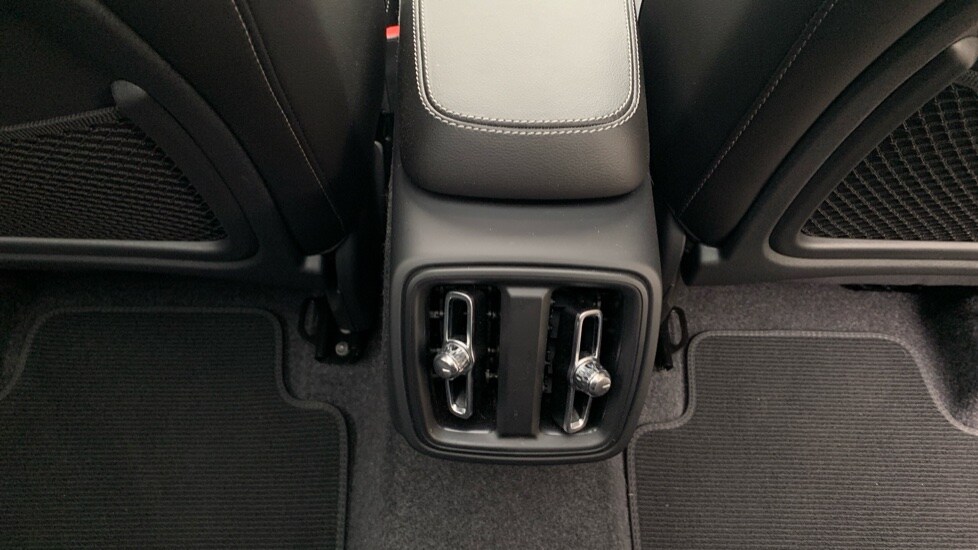 Used Volvo XC40 2024 for sale - 76195943: Photo 25