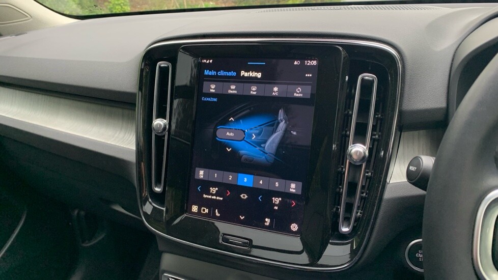 Used Volvo XC40 2024 for sale - 76195943: Photo 44