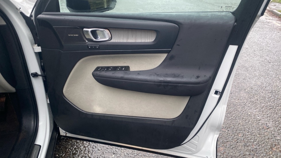 Used Volvo XC40 2023 for sale - 77157867: Photo 33