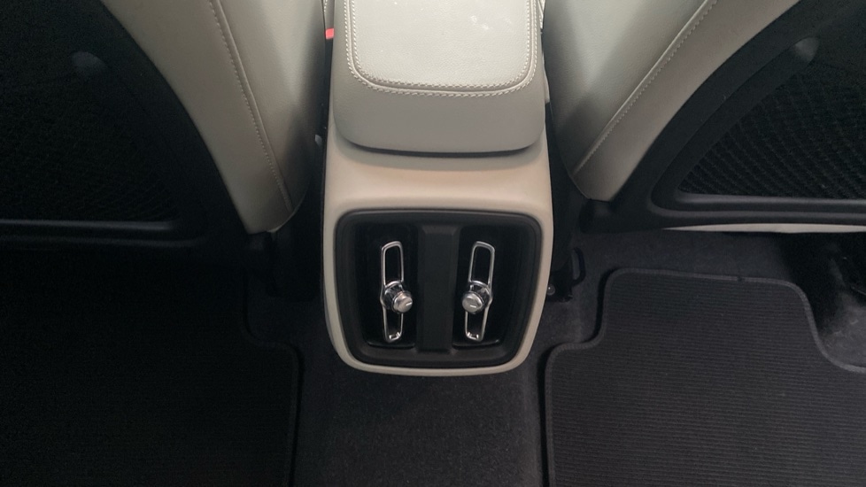 Used Volvo XC40 2023 for sale - 77157867: Photo 39