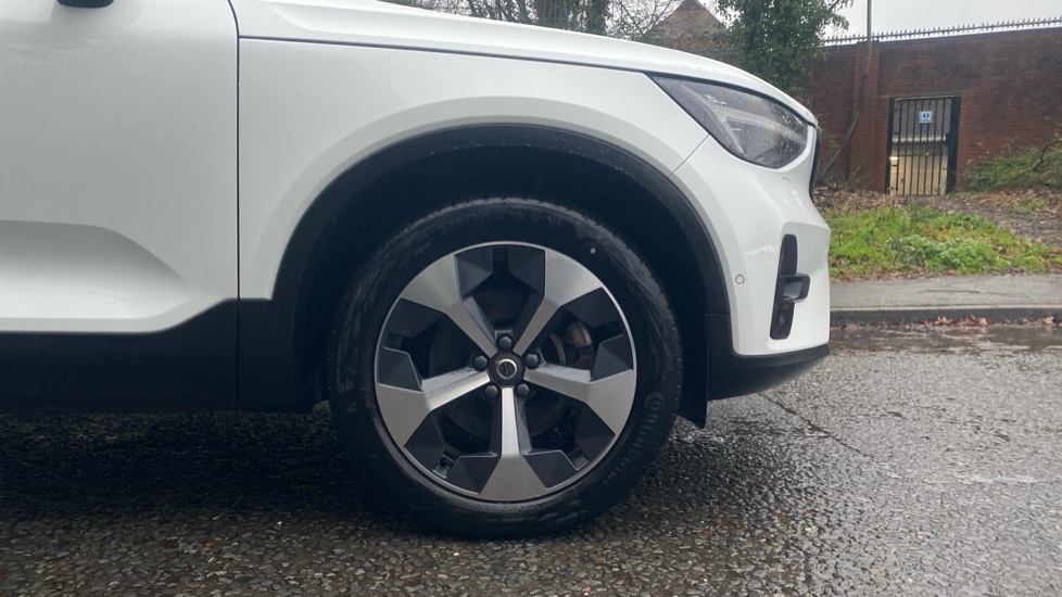 Used Volvo XC40 2023 for sale - 77157867: Photo 9