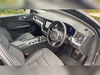 Used Volvo V60 2023 for sale - 77762682: Photo