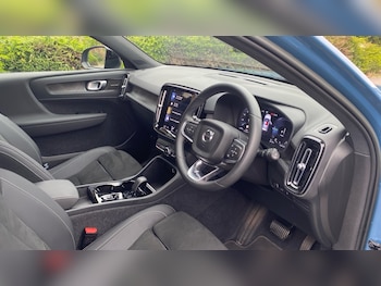 Used Volvo XC40 2023 for sale - 77979035: Photo