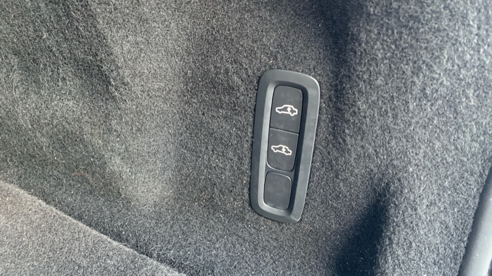 Used Volvo XC60 2021 for sale - 77055676: Photo 15