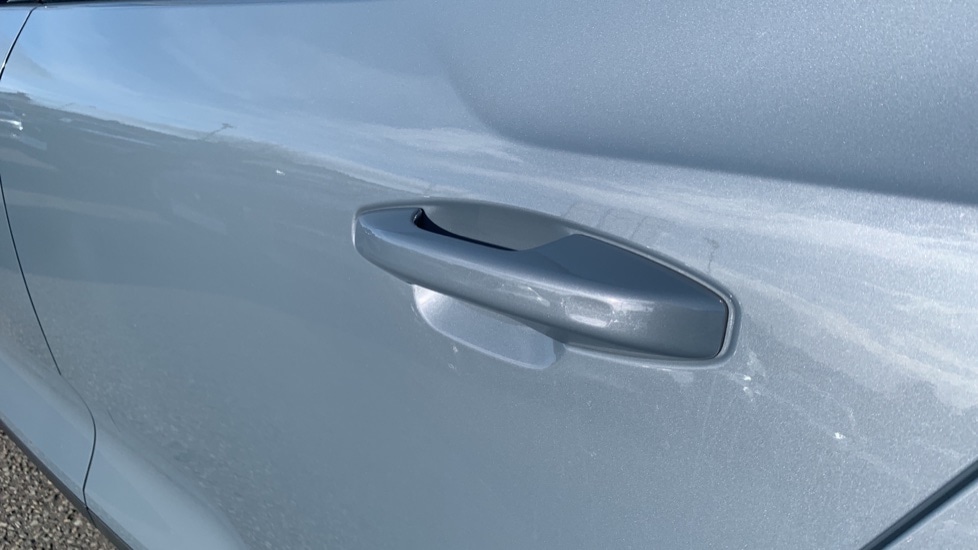 Used Volvo XC40 2023 for sale - 76447332: Photo 32