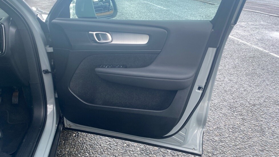 Used Volvo XC40 2024 for sale - 77627504: Photo 32