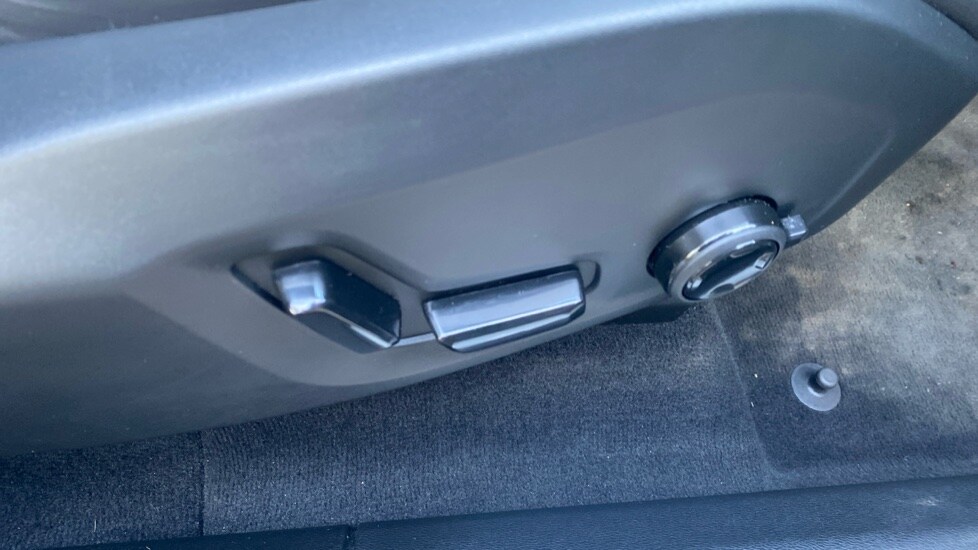 Used Volvo XC60 2025 for sale - 77899013: Photo 40