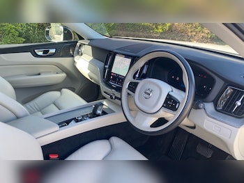 Used Volvo XC60 2023 for sale - 77810261: Photo