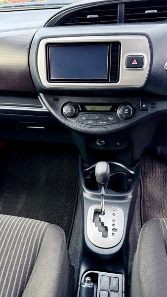 Used Toyota Vitz 2015 for sale - 76093072: Photo 12