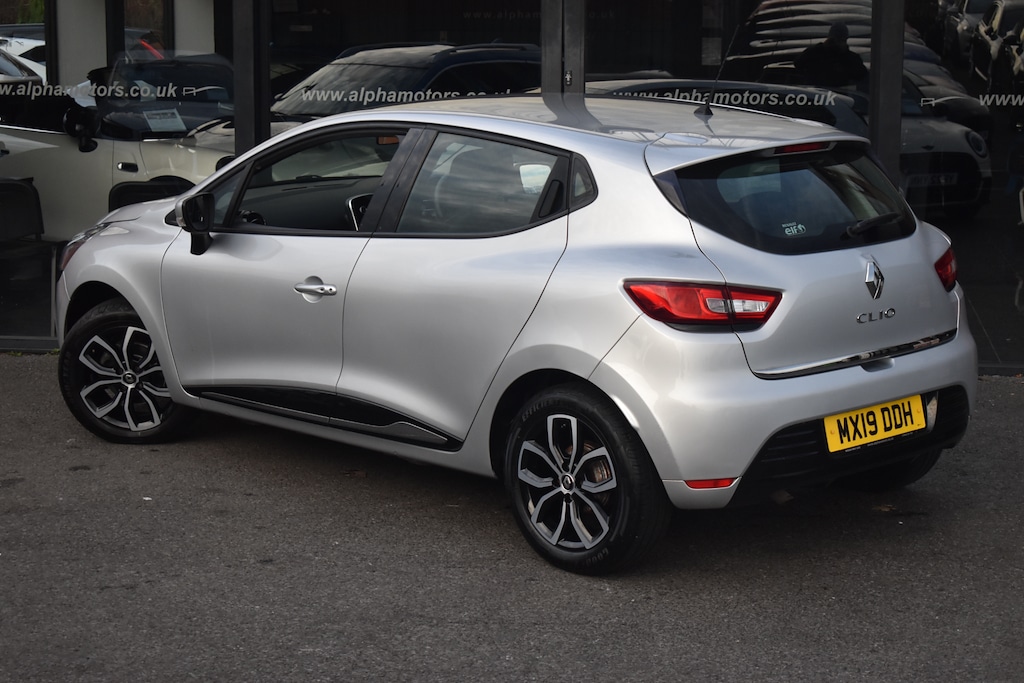 Used Renault Clio 2019 for sale - 76652879: Photo 2