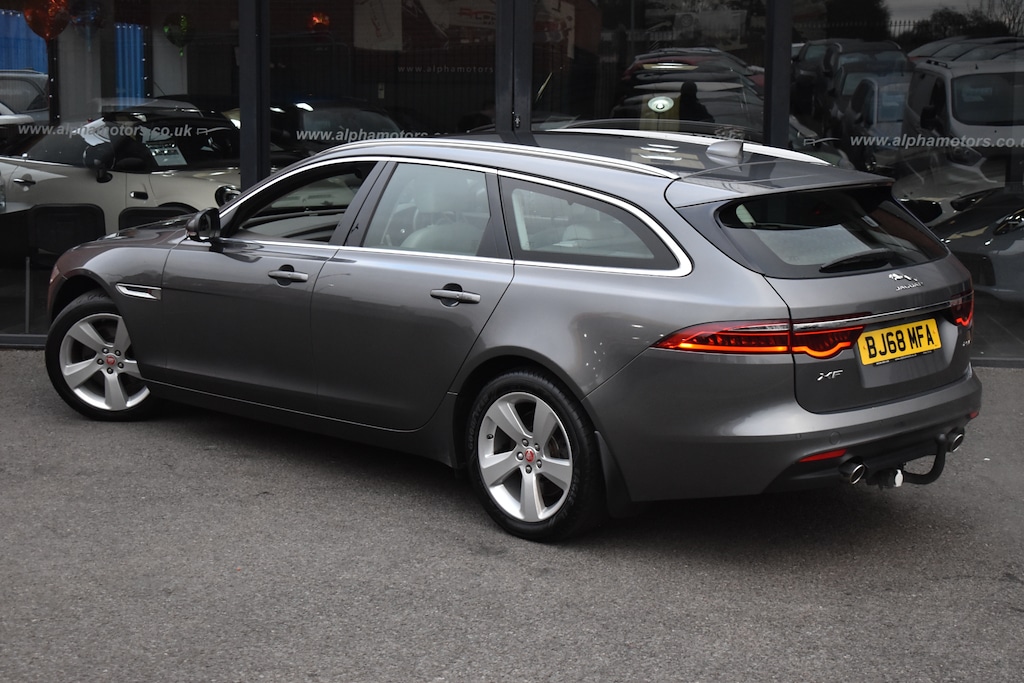 Used Jaguar XF 2018 for sale - 77079307: Photo 2