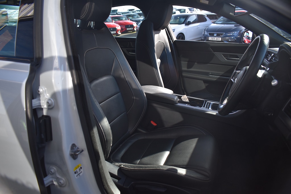 Used Jaguar XF 2016 for sale - 78199247: Photo 9