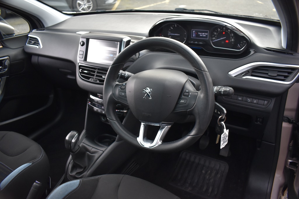 Used Peugeot 208 2012 for sale - 78037010: Photo 10