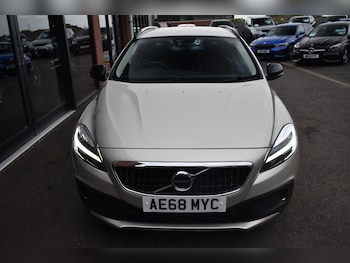Used Volvo V40 2018 for sale - 78509394: Photo